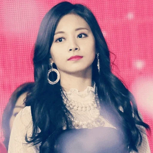 dua kali, dua kali mina, dua kali jihyo, dua kali tzuyu, dua kali jeonen dengan rambut panjang