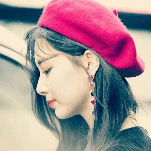 taehyung, zhou ziyu, dahyun beret, boys di bangtan, red velvet irene group