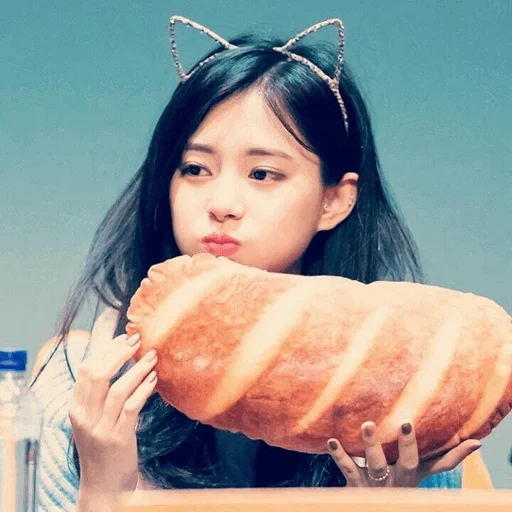 humain, jeune femme, pain à hot dog, dahyun deux fois, filles asiatiques