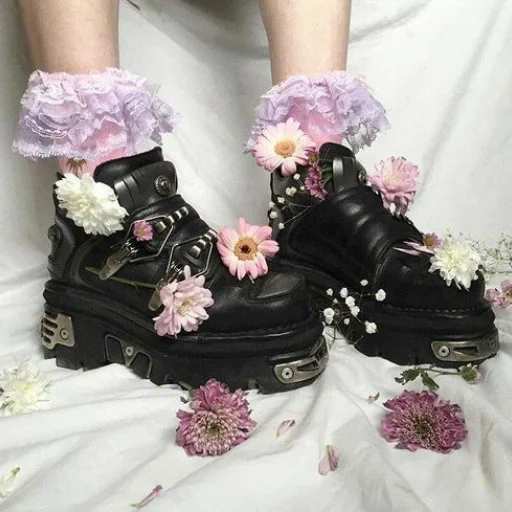 sepatu, sepatu punk, sepatu bot warna bunga, sepatu yang populer, sepatu emo yang lucu