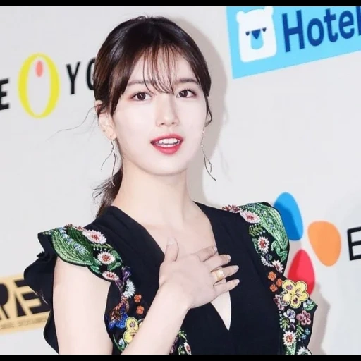 пэ су джи, bae suzy dresses, актрисы красивые, сюзи корейская актриса, чо бо а asian music awards 2021
