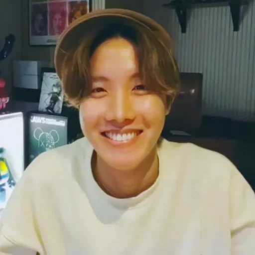 хосок, j hope bts, j hope 2020 vlive, хосок смеется vlive, ким хосок улыбаться 2020