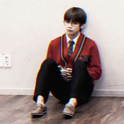 jung jungkook, kim ta hyun, ragazzi di bangtan, taehyung bts, maglione rosso kim taehen