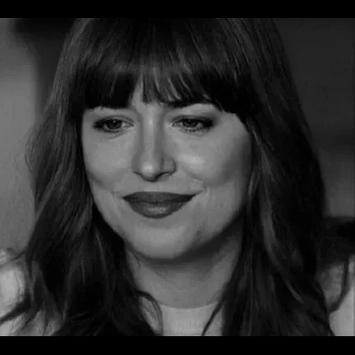 jeune femme, série de nuances, dakota johnson, cinquante nuances de gris, maquillage 50 nuances d'anastasisha gris