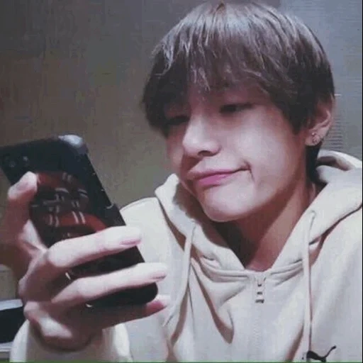 kim tae hyun, taehyung bts, boys di bangtan, meme del gruppo giovanile antiproiettile di taiheng, faccia buffa di bts taehen