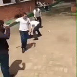 lutte, le mâle, se battre pour l'école, se battre avec les écoles des dirigeants, banque de vol de colombie en 1994