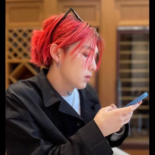 jeune homme, cosplay, jeu de rôle de shanks, anime de jeu de rôle, makaro akashi cosplay