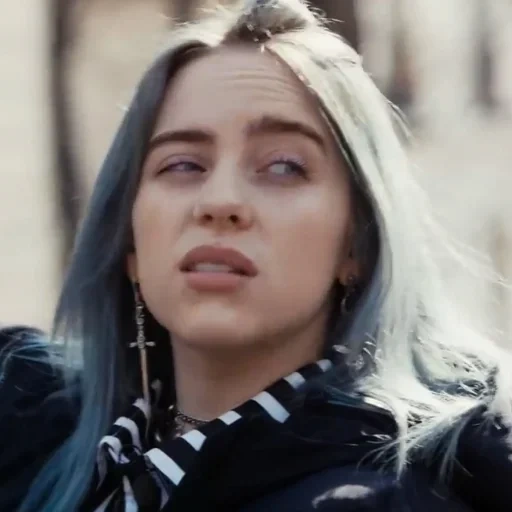 mujer joven, billy ailish, billie eilish, nariz ailish billy, billie ocho hermano