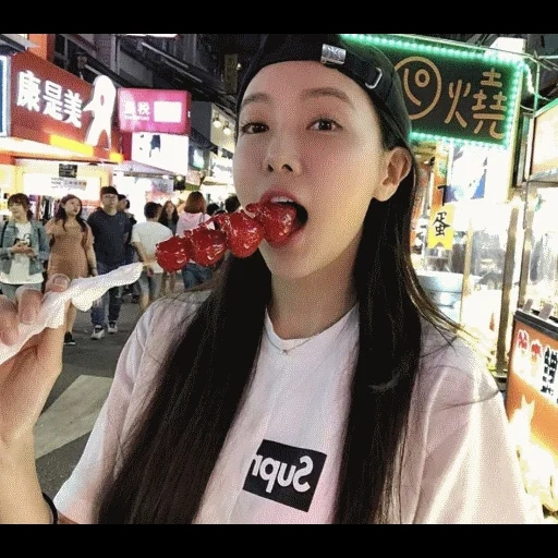 orang asia, gadis, makanan cina, bonggil one bite, makanan korea jokbal