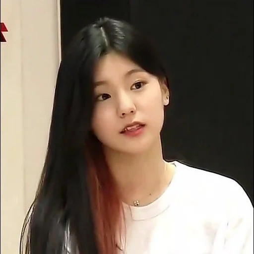 asiático, itzy no make up, yanwoo ou nancy, cabelo coreano, irene veludo vermelho