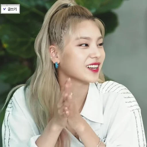 gli asiatici, la ragazza, yuna itzy, izy yuna chonguk, itzy lf personaggi dell'accademia