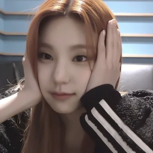 kpop, menina, itzy yeji, resistividade do grupo, inscrição de meme mamamoo