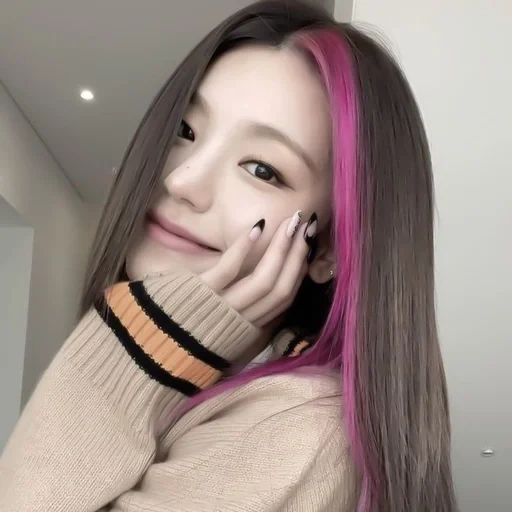 giovane donna, attrici coreane, acconciatura coreana, acconciature asiatiche, yeji itzy pink strand