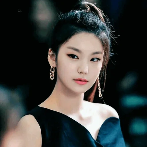 yeji itzy, hwan yedzhi, yuna itzy 2021, gadis-gadis cantik, gadis gadis asia yang cantik