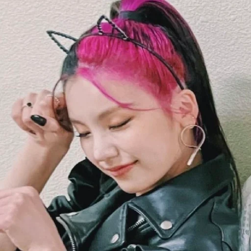 mujer joven, muchachas, itzy yuna, yedzhi itzy, itzy yeji loco