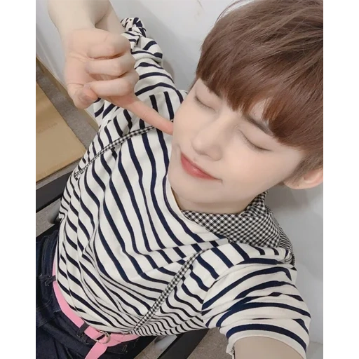 pack, yeonjun, choi yeonjun, yeonjun selca, yeonjun mirror selca