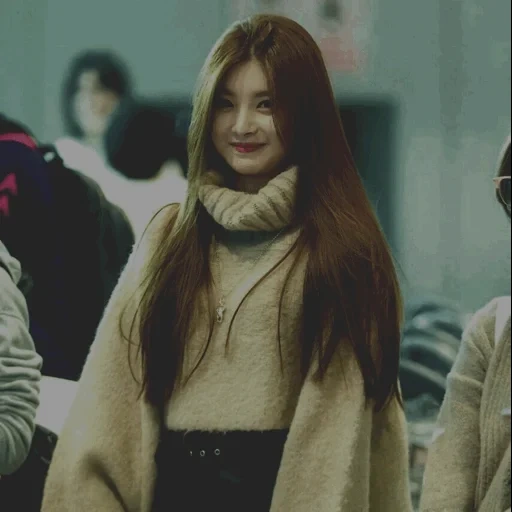 junge frau, koreaner, asiatische mädchen, koreanische mädchen, jisoo airport style 2020