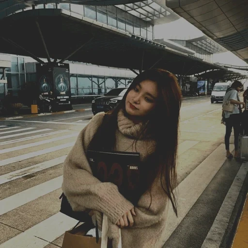 jeune femme, filles coréennes, belle fille, wang yiren à l'aéroport, belles filles coréennes