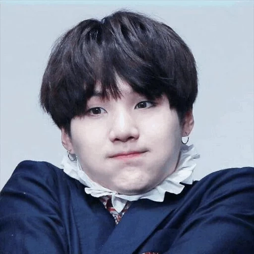 шуга, yoongi, bts suga, min yoongi, yoongi bts