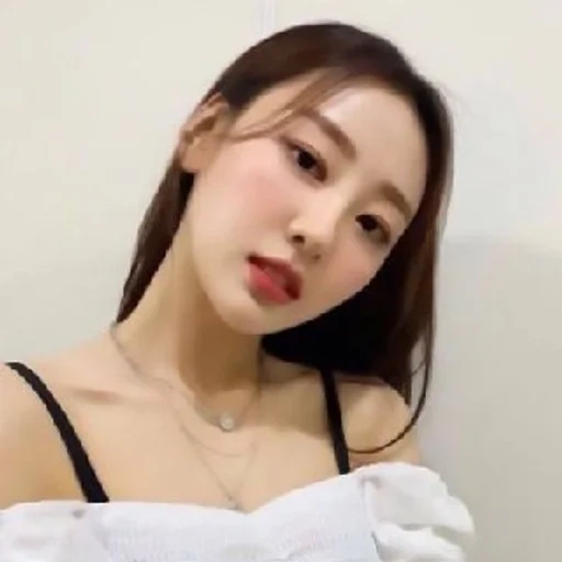 asiatique, jeune femme, choi suyun, ichika nomura, tik tok compte padarivsky mark