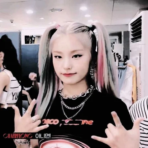 jeune femme, yedzhi itzy, yedzhi chb itzi, jennie blackpink, jennie kim blackpink