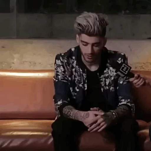 zayn, парень, mind mine, зейн малик, machine gun kelly naomi wild glass house